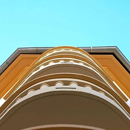 Trianon מלון